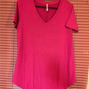 Chic Fuchsia V-Neck Short Sleeve Tee